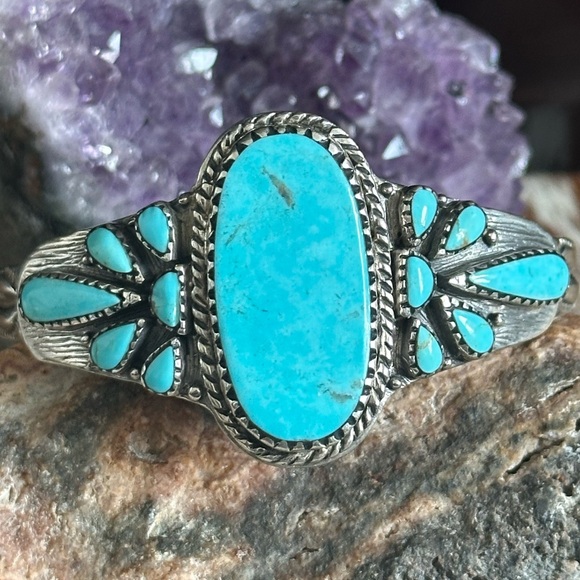 Jewelry - Sold ❤️ Turquoise southwestern sterling silver cuff